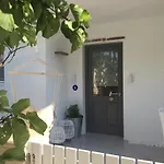 Modern House Near Parikia With 3 Bedrooms & 2 Bath פארוס