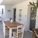 בית נופש Modern House Near Parikia With 3 Bedrooms & 2 Bath *