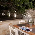 Modern House Near Parikia With 3 Bedrooms & 2 Bath בית נופש פארוס