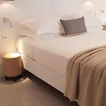 Modern House Near Parikia With 3 Bedrooms & 2 Bath