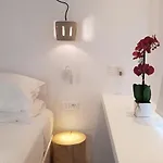 Modern House Near Parikia With 3 Bedrooms & 2 Bath פארוס