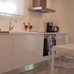 בית נופש Modern House Near Parikia With 3 Bedrooms & 2 Bath *