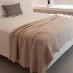 Modern House Near Parikia With 3 Bedrooms & 2 Bath פארוס