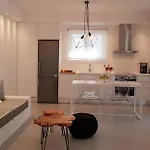 Modern House Near Parikia With 3 Bedrooms & 2 Bath * פארוס
