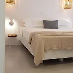 Modern House Near Parikia With 3 Bedrooms & 2 Bath * פארוס
