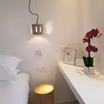 Modern House Near Parikia With 3 Bedrooms & 2 Bath *