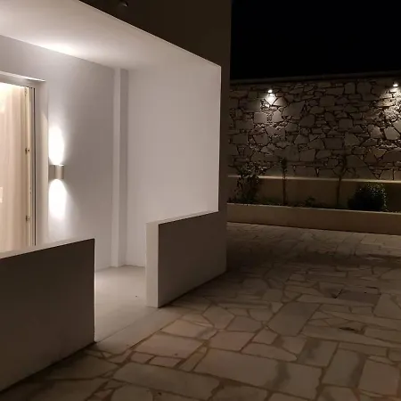 Modern House Near Parikia With 3 Bedrooms & 2 Bath Páros