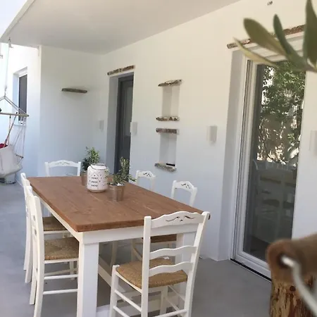 Ferienhaus Modern House Near Parikia With 3 Bedrooms & 2 Bath *