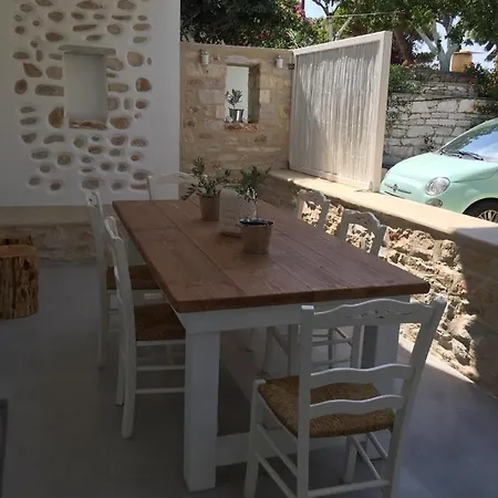 Modern House Near Parikia With 3 Bedrooms & 2 Bath Ferienhaus Páros