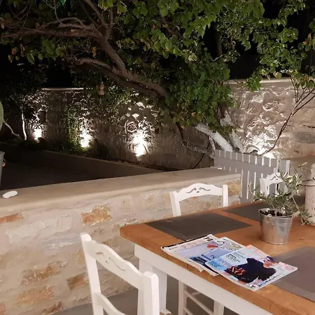 Modern House Near Parikia With 3 Bedrooms & 2 Bath Ferienhaus Páros