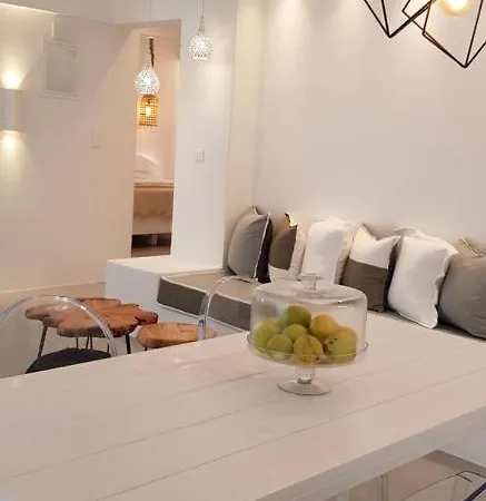 Modern House Near Parikia With 3 Bedrooms & 2 Bath Ferienhaus Páros