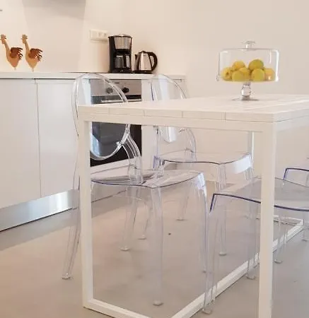 Modern House Near Parikia With 3 Bedrooms & 2 Bath Ferienhaus