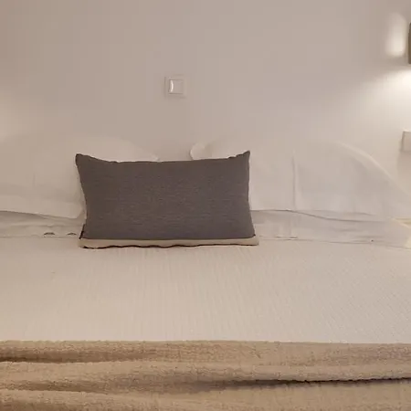 Ferienhaus Modern House Near Parikia With 3 Bedrooms & 2 Bath Páros