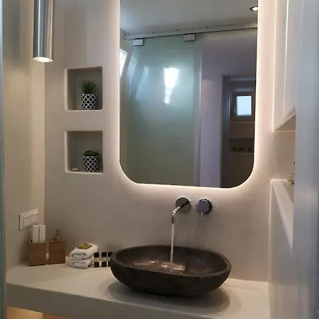 Modern House Near Parikia With 3 Bedrooms & 2 Bath Ferienhaus *