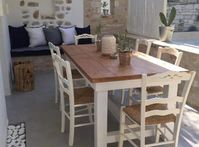 Modern House Near Parikia With 3 Bedrooms & 2 Bath 펜션 *