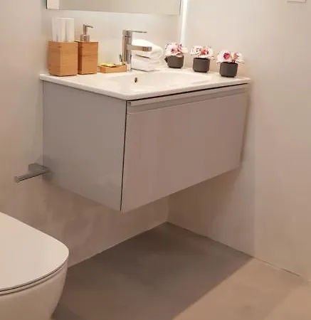 Modern House Near Parikia With 3 Bedrooms & 2 Bath